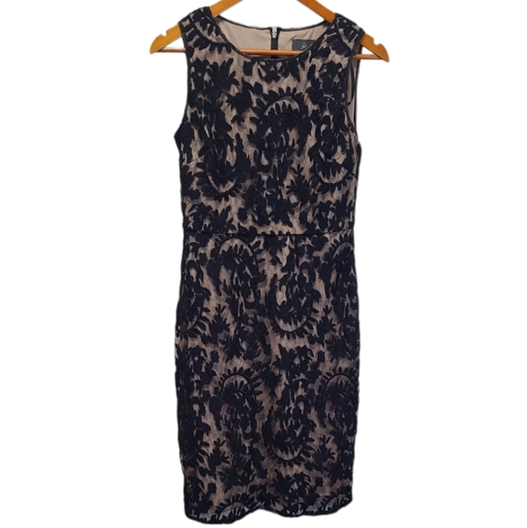 Adrianna Papell Dresses & Skirts - Adrianna Papell Black Lace Shift Dress size 6